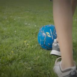 [film] La « conquête de l’espace » : plaidoyer pour le développement de la pratique sportive des filles dès le plus jeune âge.